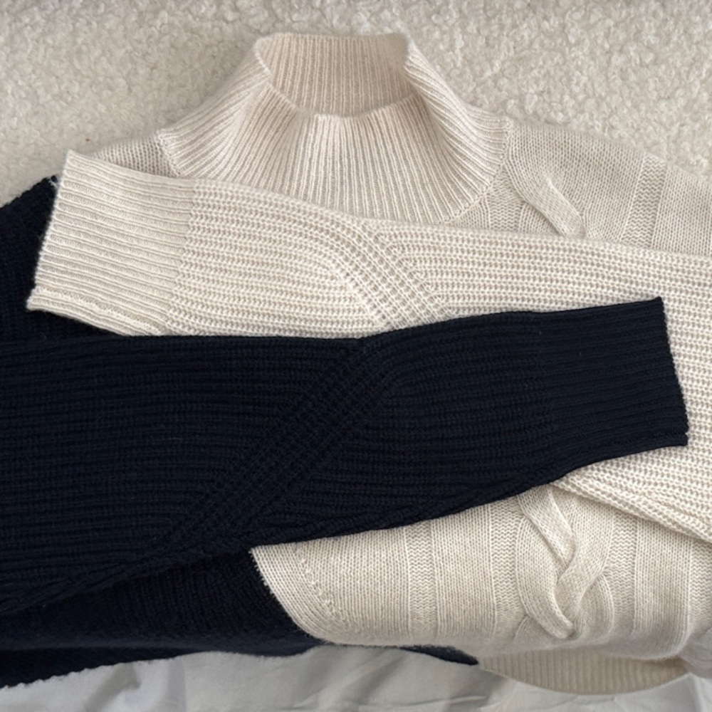 McCULLEY’s Elegant Cashmere Two-Tone navy/cream Turtleneck Sweater. Size SM - Picture 3 of 8